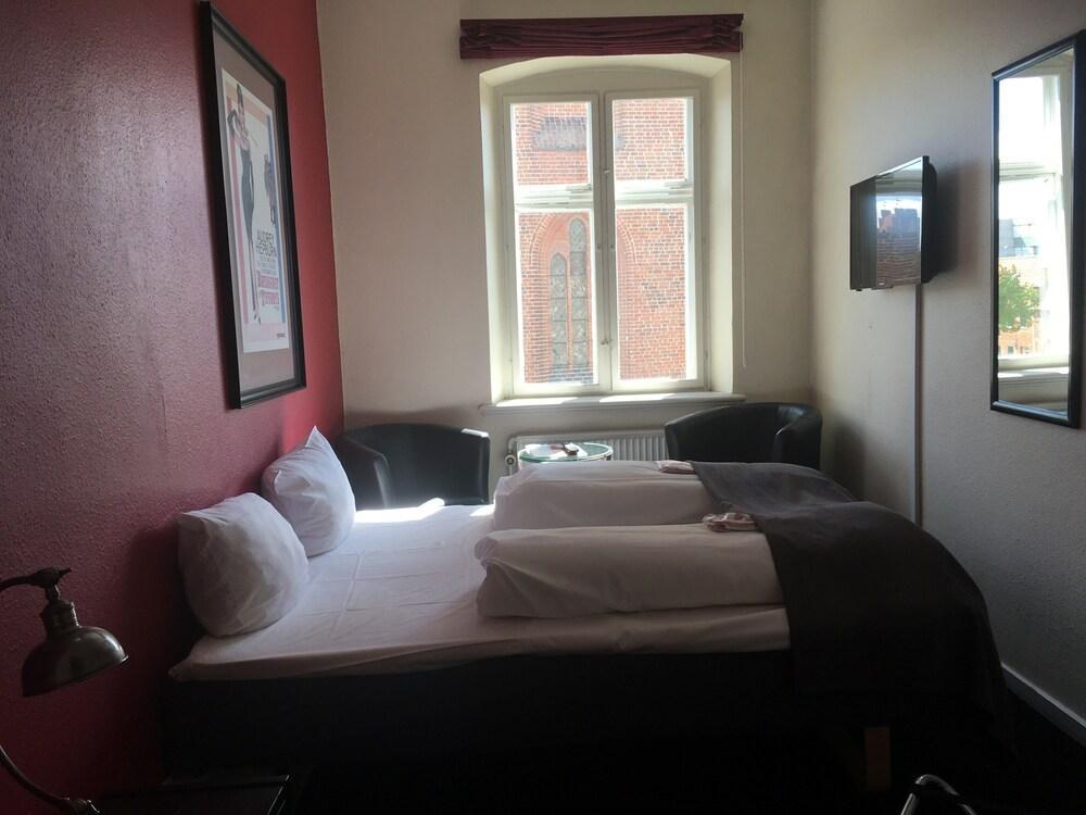 Vinhuset Hotel 3*